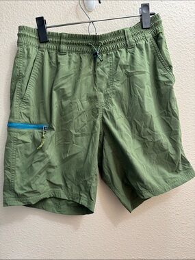 REI  Men’s Small Olive Green Outdoor Shorts.